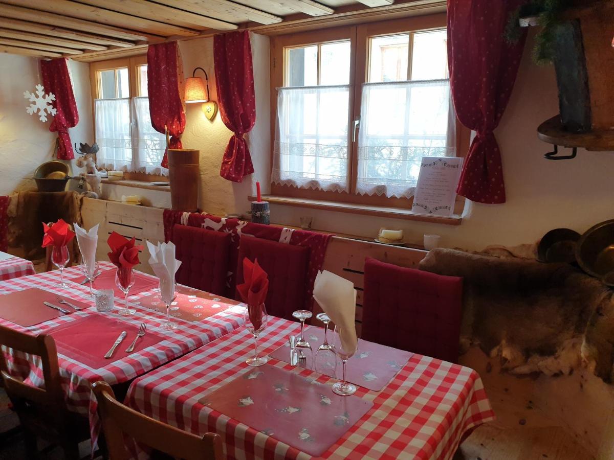 Auberge De L'Ours Vers L'Eglise Buitenkant foto