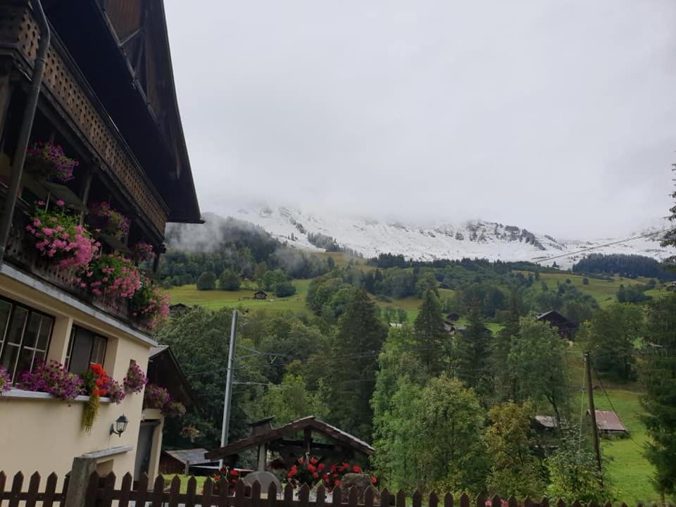 Auberge De L'Ours Vers L'Eglise Buitenkant foto