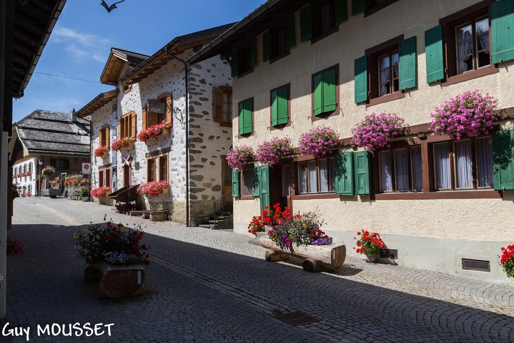 Auberge De L'Ours Vers L'Eglise Buitenkant foto