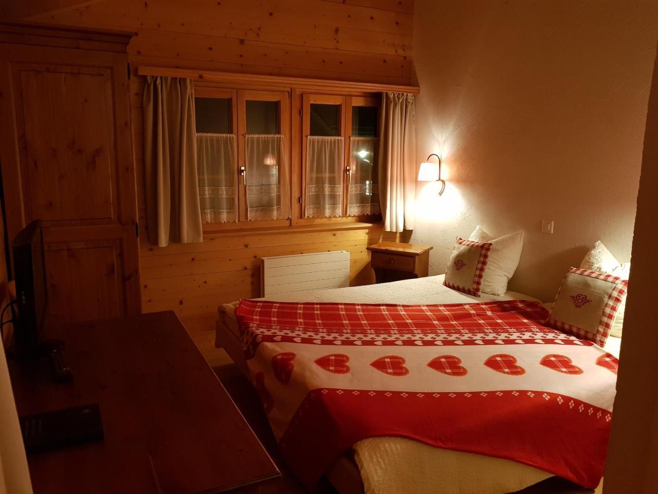 Auberge De L'Ours Vers L'Eglise Buitenkant foto