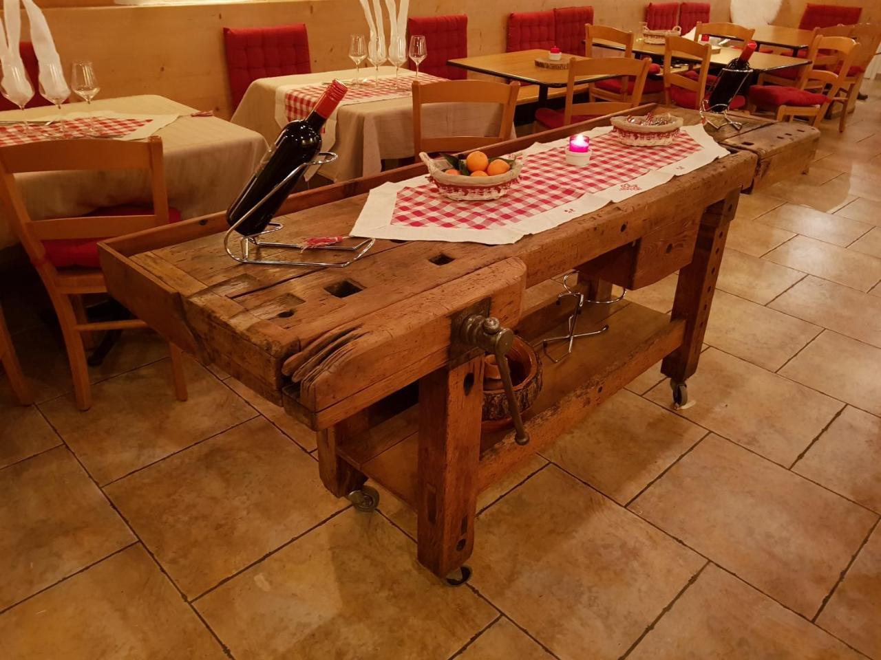 Auberge De L'Ours Vers L'Eglise Buitenkant foto